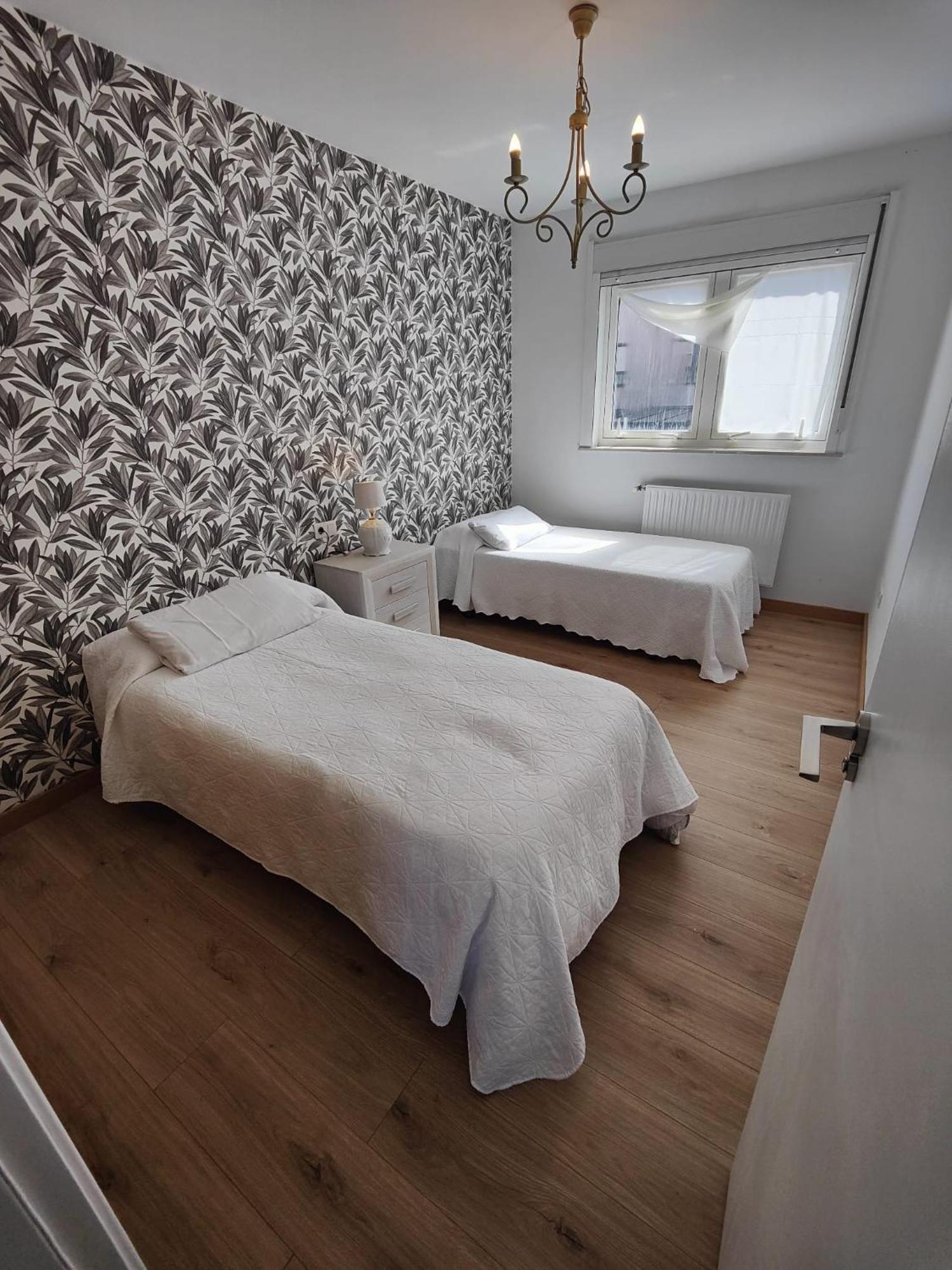 Chalet Con Wifi , Ps4 , Garaje, 5 Dormitorios, 3 Banos, Santiago De Compostela Exterior photo